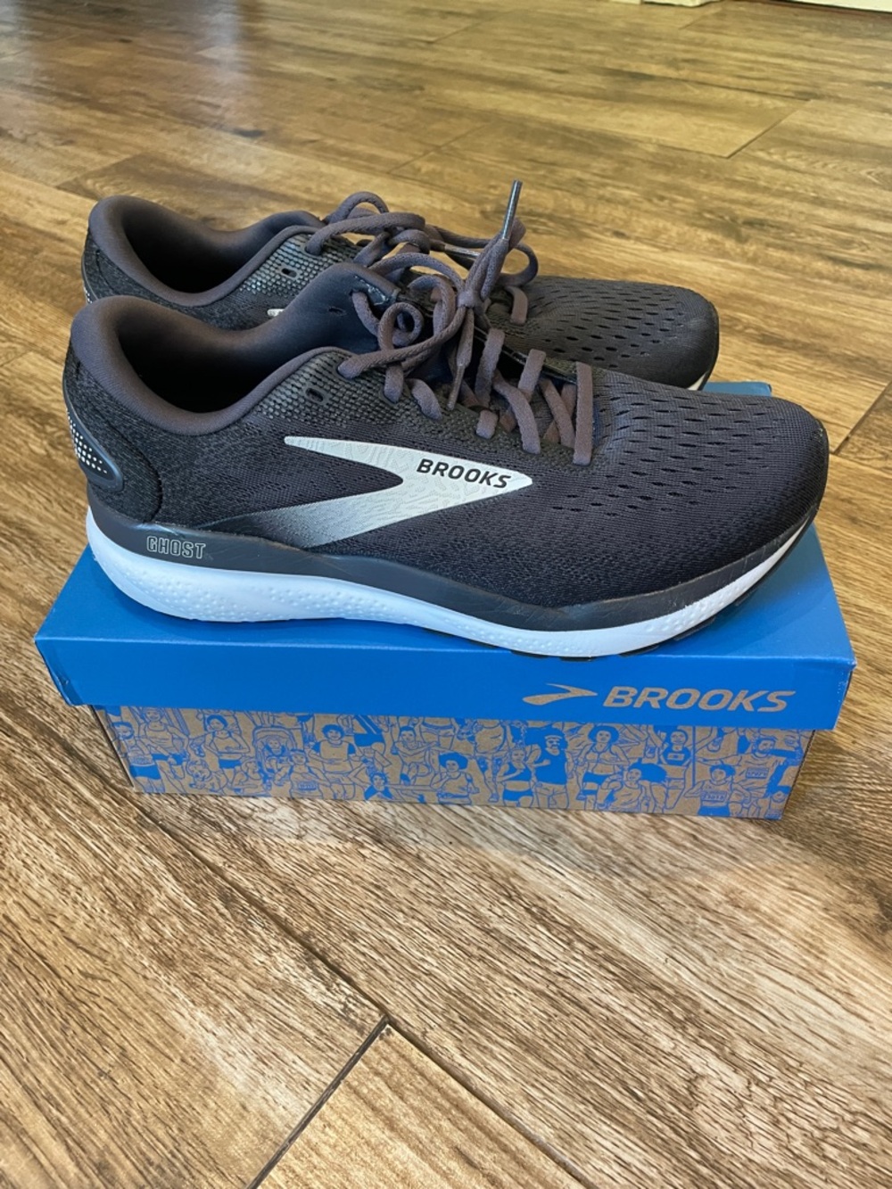 Brooks Ghost 16- women 10 WIDE